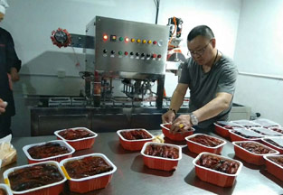 周小帥私房菜-熟食龍蝦封盒機